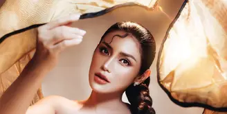 Jessica Iskandar kembali tuai pujian saat jadi Mother of Gold di pemotretan terbaru [@inijedar]