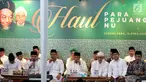 Ketua Umum PBNU Said Aqil Siradj bersama Sekjen PBNU Helmy Faishal Zaini, Ketua PBNU Abdul Manan Abdul Ghani, Rais Aam PBNU Miftahul Akhyar, Wakil Ketua MPR Muhaimin Iskandar dan Katib Aam PBNU Yahya Cholil Staquf mengikuti Haul Para Pejuang NU di Jakarta, Rabu (10/4). (Liputan6.com/Johan Tallo)