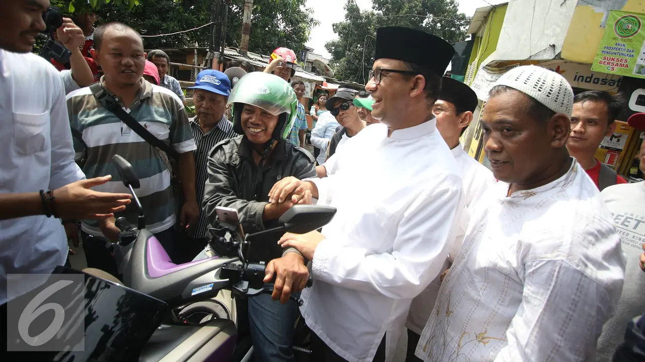 20161009- Anies Baswedan Naik Ojek Online-Jakarta- Immanuel Antonius