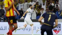 Peraih Ballon d'Or 2022 itu menjadi kunci kemenangan Al Ittihad dengan mencetak satu gol dan satu assist. (AFP Photo)