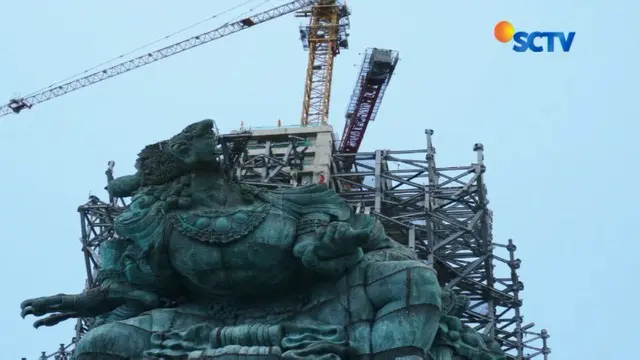 Penggagas patung GWK, Nyoman Nuarta mengungkapkan, untuk mewujudkan patung terbesar dan tertinggi di dunia ini dikerahkan ratusan seniman.