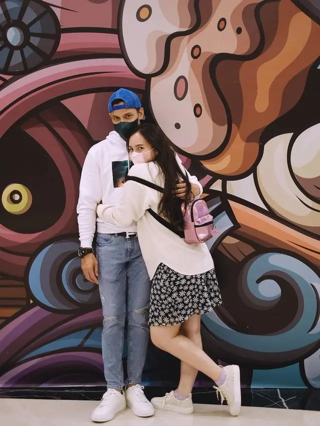 6 Potret Baby Bump Lidi Brugman Istri Lucky Perdana, Makin Menawan