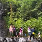 Curug 7 salah satu destinasi wisata alam dan religi. Dipercayai masyarakat sebagai petilasan Prabu Siliwangi (Liputan6.com/Achmad Sudarno)
