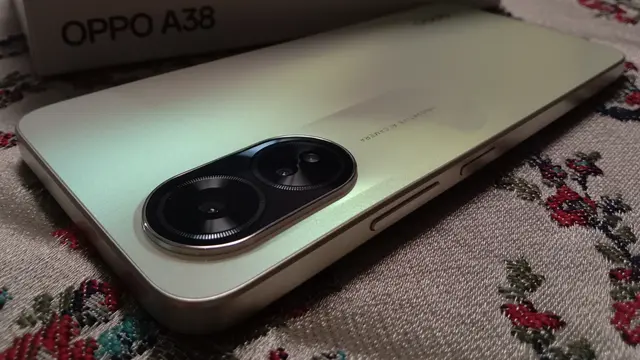 Oppo A38 Tampak Bodi Samping dan Belakang
