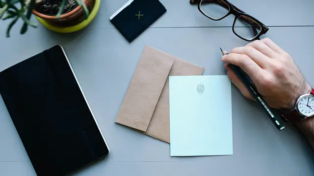 Ilustrasi membuat surat dinas