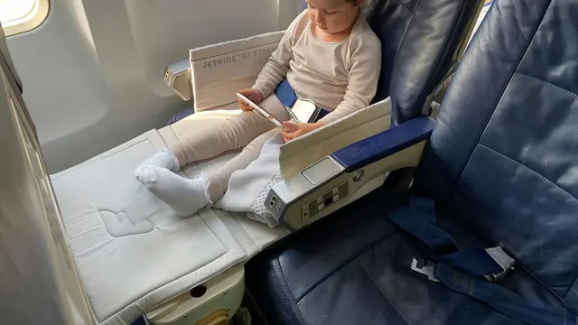8 Tips Mengajarkan Anak Mengatasi Rasa Takut saat Naik Pesawat
