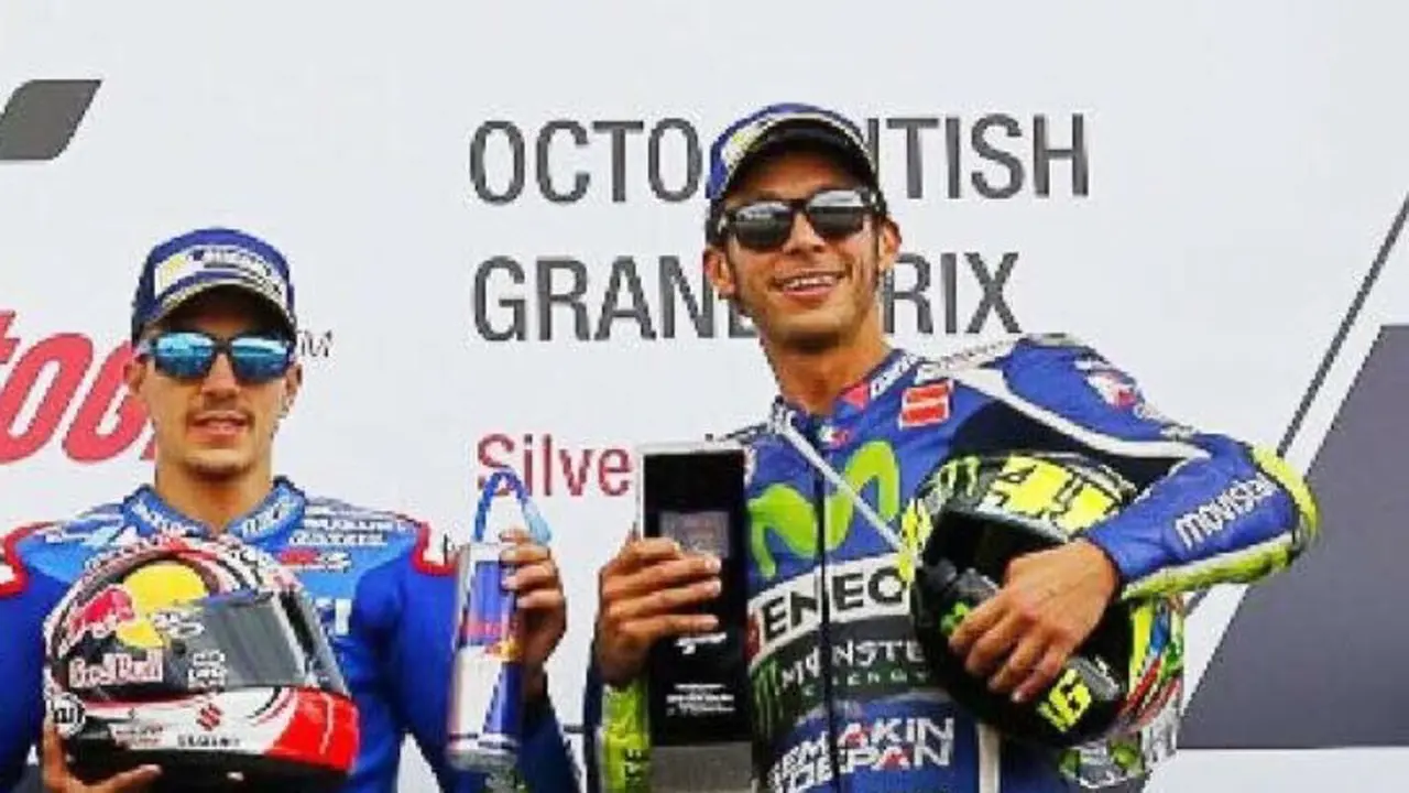Maverick Vinales (kiri) dan Valentino Rossi