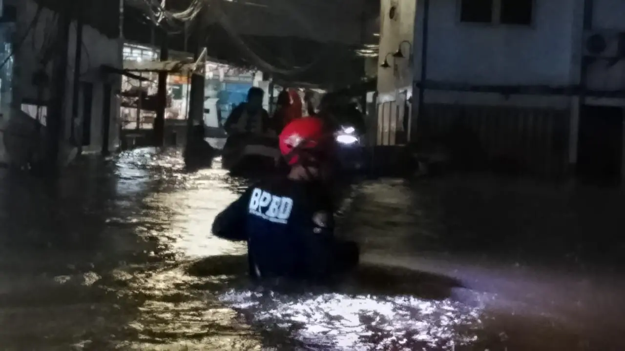 Banjir yang melanda di beberapa permukiman kawasan Pakujaya, Kecamatan Serpong Utara, Kota Tangerang Selatan surut pada Rabu (14/5/2025).