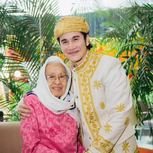 6 Potret Gala Premiere Film Buya Hamka, Vino Bertemu Putri Tertua Sang Ulama