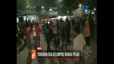 Tawuran ini terjadi antara warga yang hanya dibatasi halte busway, yakni warga Menteng Tenggulun dengan warga Pasar Rumput.