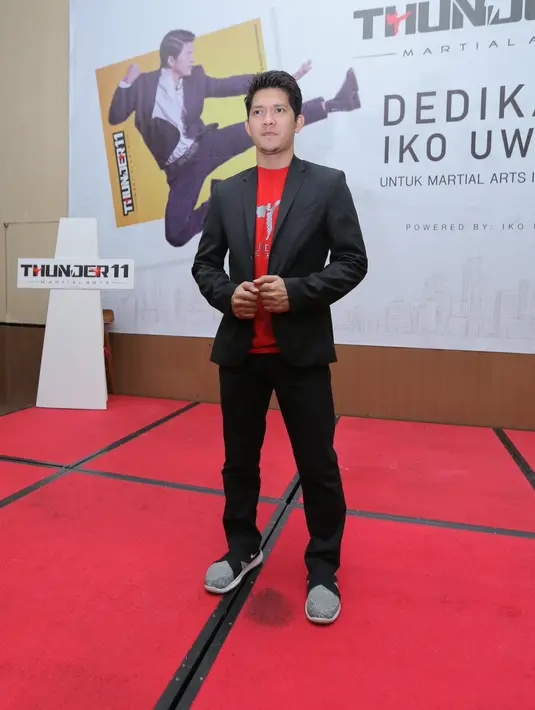 "Otomatis saya akan bela istri saya sampai mati pun, karena udah sah karena bagian dari keluarga saya. Salah satu bela diri bukan hanya buat saya pribadi. Kalau saya masih sendiri ya otomatis buat saya pribadi." Ujar Iko Uwais. (Deki Prayoga/Bintang.com)