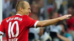 Selebrasi gol dari penyerang Bayern Muenchen, Arjen Robben dala laga debutnya di Bundesliga menghadapi VfL Wolfsburg di Allianz Arena, 29 Agustus 2009. Bayern menang 3-0. AFP PHOTO/OLIVER LANG