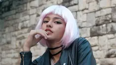 Gaya penampilan Susan Sameh selalu saja curi perhatian. Aktris kelahiran 24 Februari 1997 sering tampil memukau seperti saat pakai wig pink. Wig pendek sebahu ini kian membuat penampilan Susan Sameh terlihat menarik. (Liputan6.com/IG/@susansameeh)