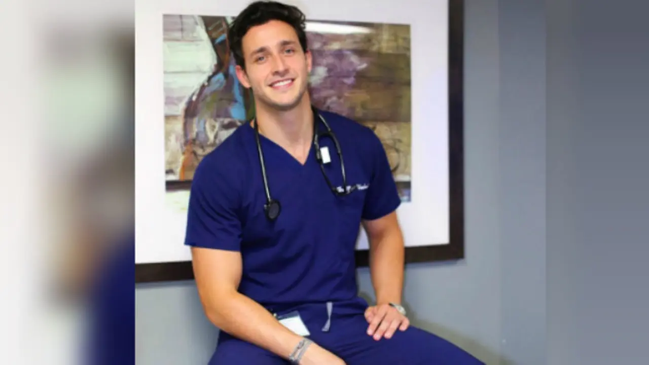 Dr. Mikhail Varshavski memiliki pengikut sebanyak 2,5 juta orang (Instagram/@doctor.mike)