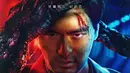 Pyeon Sang Wook, yang diperankan oleh Lee Jin Wook, percaya bahwa berubah menjadi monster adalah harapan umat manusia. (Foto: Instagram/ netflixkr)