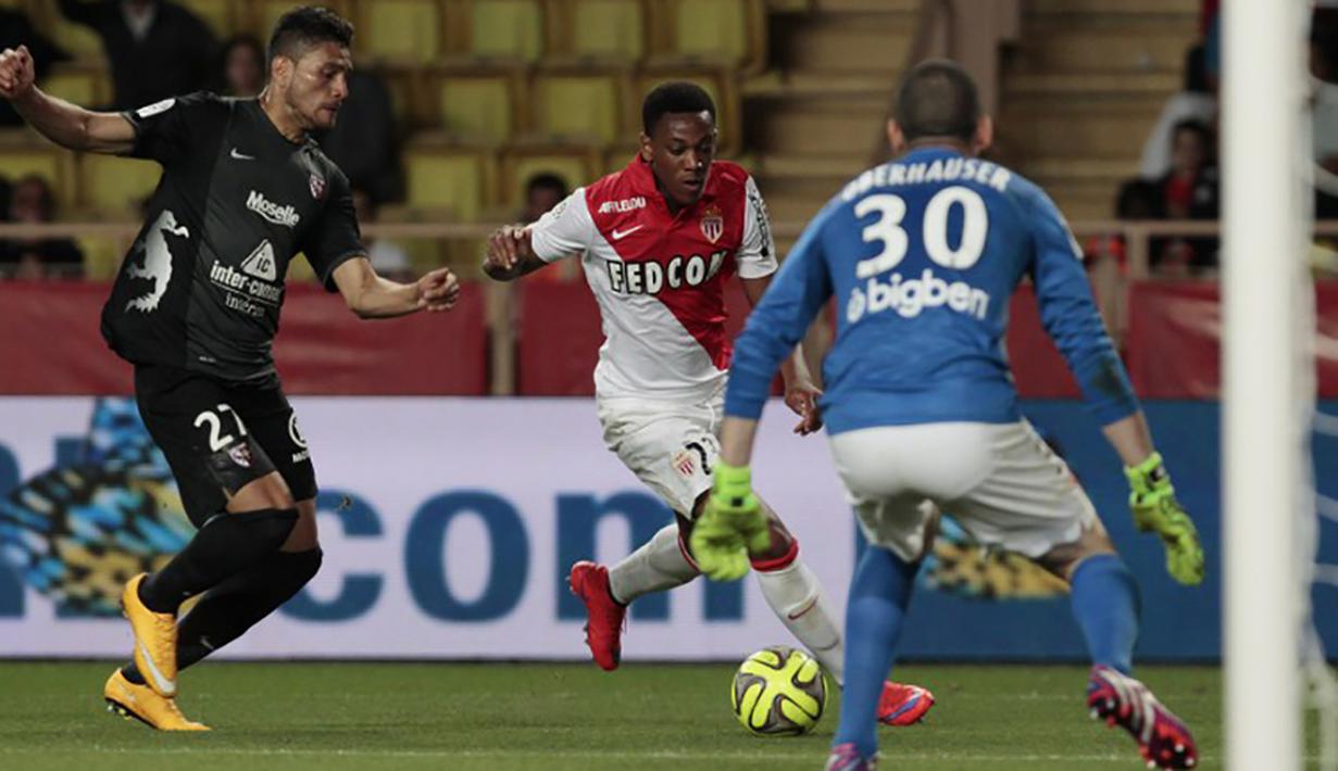 Anthony Martial memperkuat Monaco menghadapi Metz pada laga Liga Prancis di Stadion Louis II, Prancis, Sabtu (16/5/2015). Selama berkostum Monaco, Martial mencetak 15 gol dalam 70 pertandingan. (AFP Photo/Jean Christophe Magnenet)