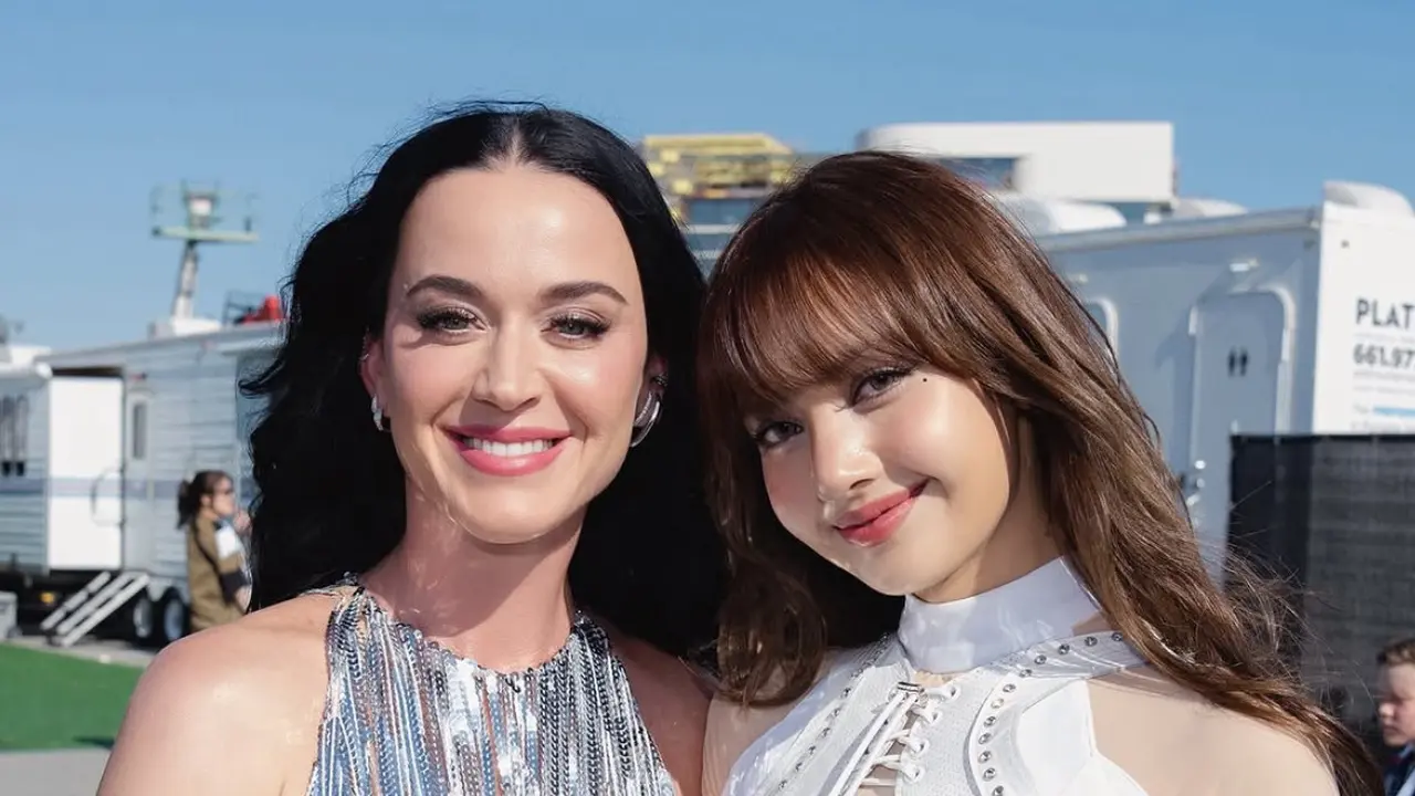 Lisa BLACKPINK dan Katy Perry di Pembukaan Piala Dunia 2026 Jadi Sorotan. [Photo by PATRICK T. FALLON / AFP Photo by FREDERIC J. BROWN / AFP]