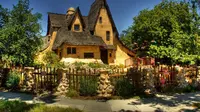 Asyiknya Mengunjungi Rumah Hansel dan Gretel
