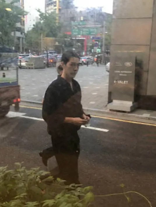 Dilansir dari HelloKpop, Woo Bin sendiri sudah meyakinkan penggemar bahwa keadaannya baik-baik saja. (twitter/Oppafeeels)