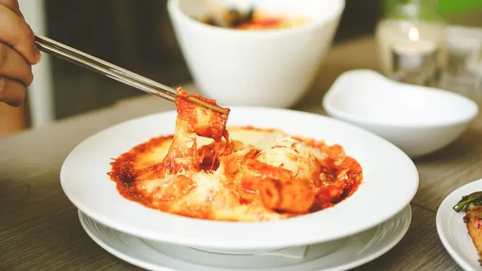 [Bintang] Jangan Ngaku Gila Korea Kalau Belum Makan Baked Cheese Tteokbokki