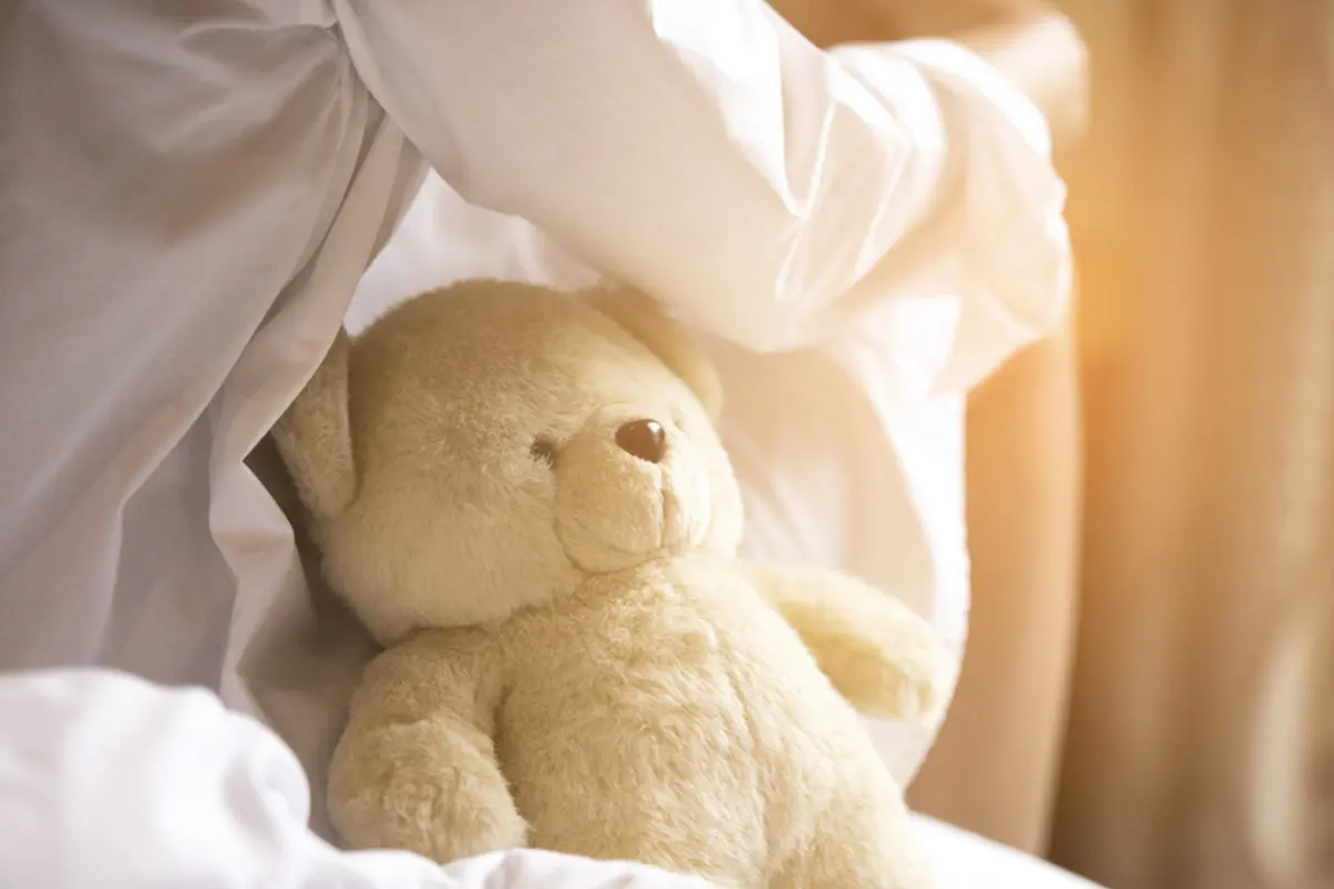 tidur dengan boneka