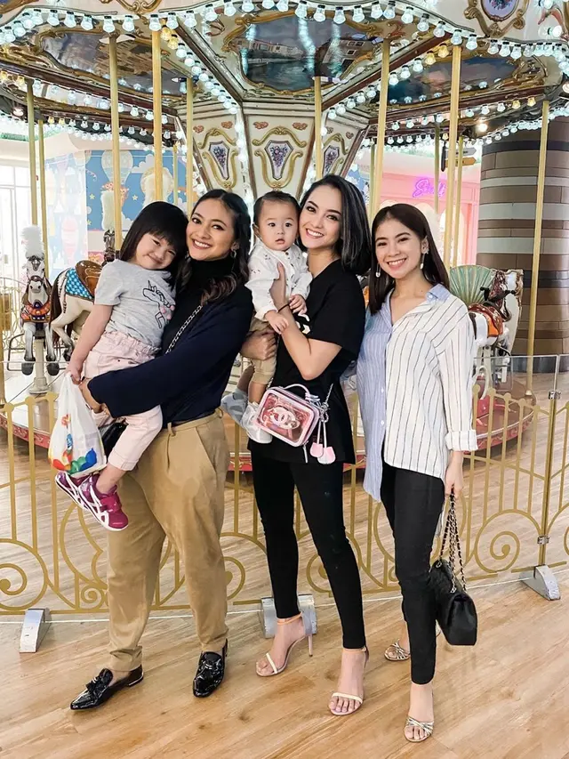 Koleksi tas mewah Ririn.