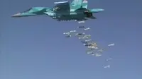 Sukhoi Su-34 milik Rusia menjatuhkan bom di Deir ez-Zor, Suriah (Ministry of Defence of The Russian Federation/Reuters)