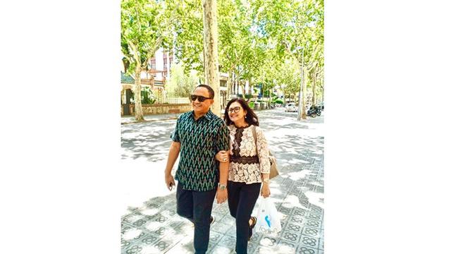 6 Gaya Liburan Bella Saphira di Barcelona, Mesra Bareng Suami