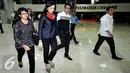Istri Ketua DPD Irman Gusman, Liestyana Rizal Gusman usai memberikan keterangan pers di Gedung Nusantara III, Kompleks Parlemen, Senayan, Jakarta, Selasa (20/9). (Liputan6.com/Johan Tallo)
