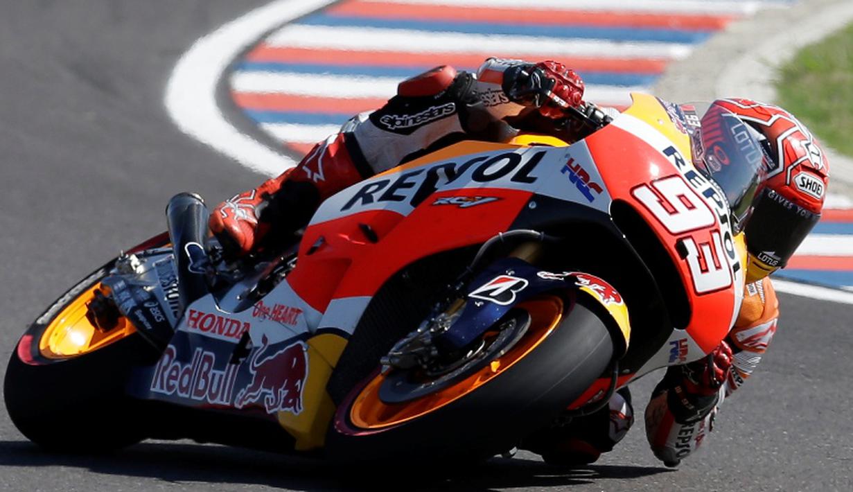 Dalam kualifikasi yang berlangsung di Rio Hondo International circuit, Minggu (19/4/2015) dini hari WIB, Marquez berhasil mencatatkan waktu tercepat 1 menit 38,602 detik.  (AP Photo/Natacha Pisarenko)