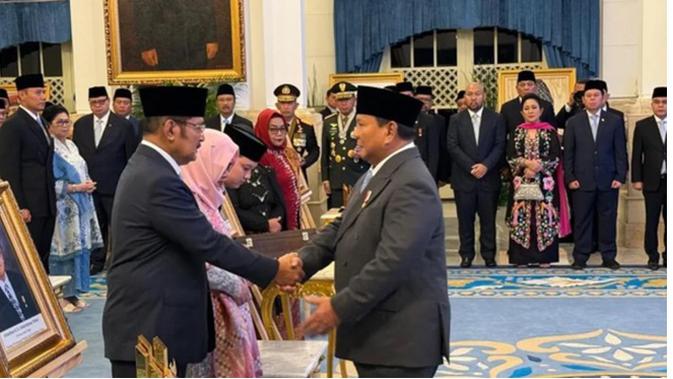 6 Potret Busana Anak Soeharto saat Terima Anugerah Gelar Pahlawan Nasional Sang Ayah