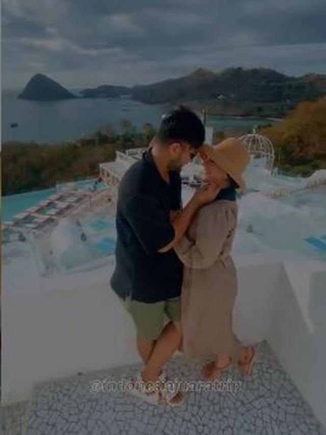 7 Momen Liburan Irish Bella dan Ammar Zoni di Labuan Bajo, Romantis
