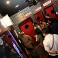 Petugas Satpol PP Kota Bandung menyegel tempat karaoke di Jalan Gatot Subroto, Selasa (14/4/2020). (Humas Kota Bandung)
