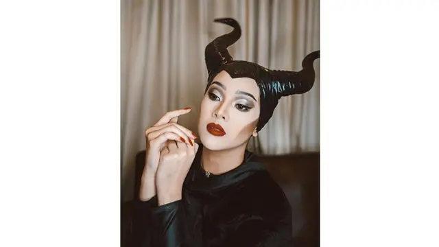 6 Gaya Pemotretan Anya Geraldine Paling Curi Perhatian, Tema Selalu Unik