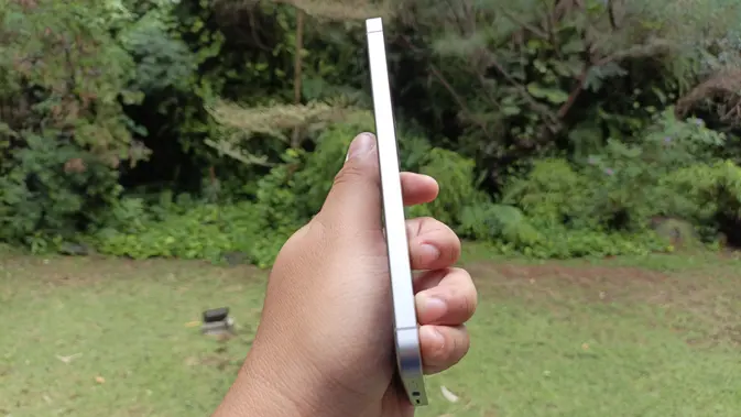 <p>Hands-on panorama (kiri) Samsung Galaxy S25 FE. Oleh Matahari Kartika Purusakara/Liputan6.com</p>