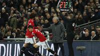 Gelandang Manchester United (MU) Marouane Fellaini hanya bermain tujuh menit pada laga melawan Tottenham Hotspur di Wembley, Kamis (1/2/2018) dini hari WIB. (AFP/Adrian Dennis)