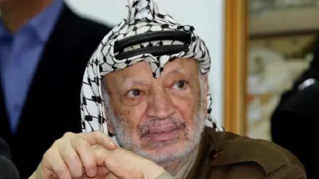 Yasser Arafat meninggal dunia di Prancis pada 11 November 2004