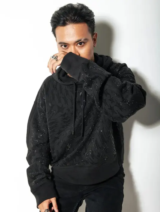 SM*SH akan kembali dengan lima member yakni Rafael, Bisma, Dicky, Reza dan Ilham. Morgan dan Rangga disebut sudah keluar dari grup mereka. [Instagram @smash_ina]