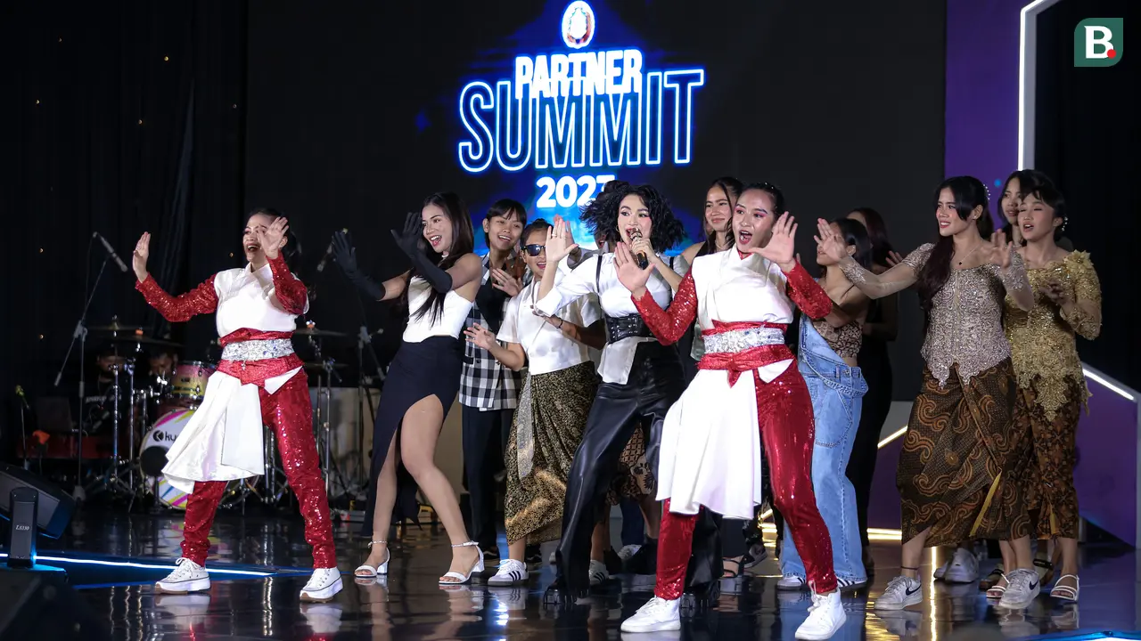 Foto: Aksi Shalika Aurelia dan Para Pemain Timnas Wanita Indonesia Bergaya Bak Model di Peragaan Busana saat PSSI Partner Summit