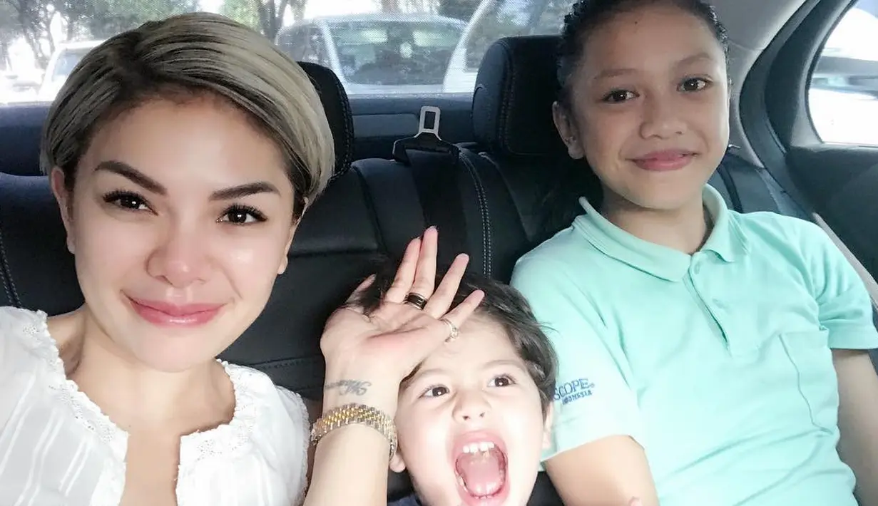 "Selingkuh itu kan diam-diam. Berarti kalau gue diselingkuhin dia yang akan gue hajar. Kenapa? Karena gue sudah melakukan semuanya," perempuan 31 tahun itu. (Instagram/nikitamirzanimawardi_17)