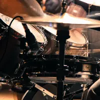 Demi membantu anak yatim piatu di Indonesia, Bunga Bangsa menginspirasi banyak orang dengan memecahkan rekor MURI dengan cara menabuh drum. Bagaimana kisahnya? | pexels.com/@jadson-thomas-164235