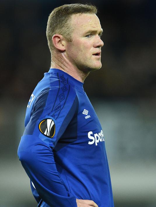 Salah satu ekspresi kecewa Wayne Rooney pada laga melawan Atalanta pada grup E Liga Europa di Goodison Park, Liverpool (23/11/2017). Everton kalah 1-5. (AFP/Oli Scarff)