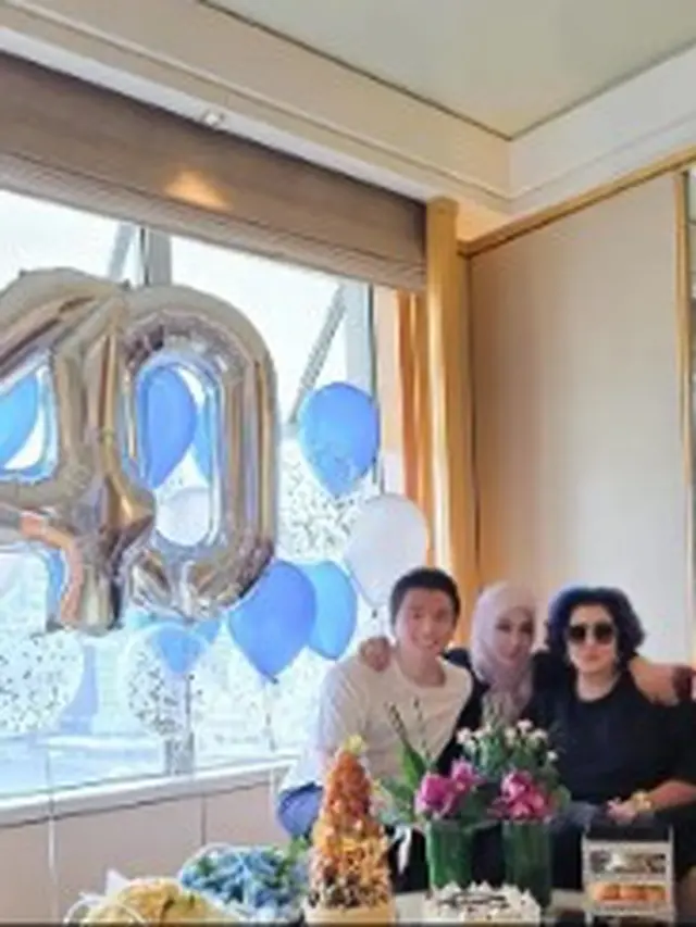 Potret Syahrini dengan mertua (Instagram/princessyahrini)