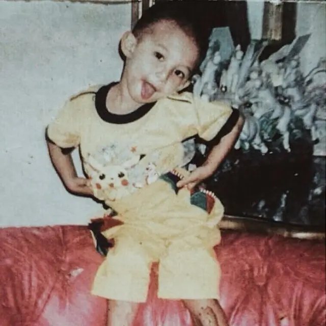 6 Potret Masa Kecil Rey Mbayang, Bak Pinang Dibelah Dua dengan Shaka