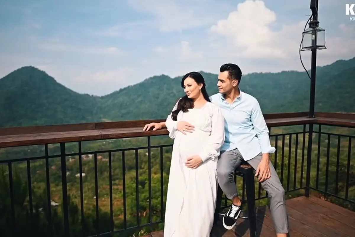 Sudah Hamil Besar Ini 7 Momen Maternity Shoot Asmirandah dan Jonas Rivanno