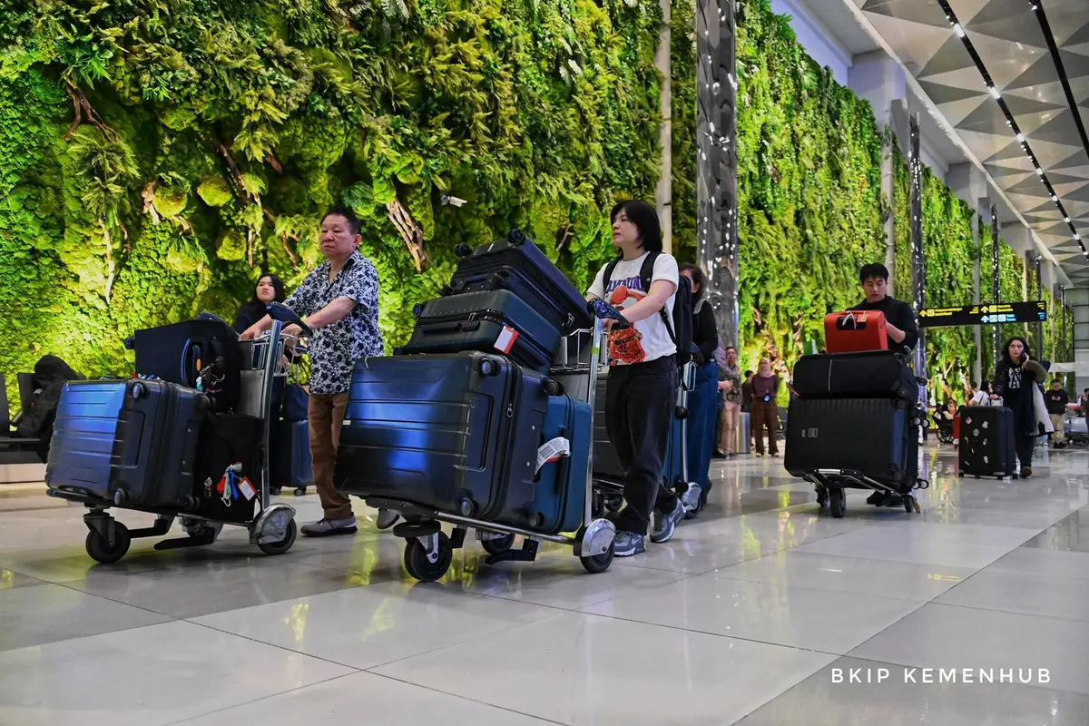 Kementerian Perhubungan mencatat 7,8 juta orang yang pakai angkutan umum sepanjang periode libur Natal 2024 dan Tahun Baru 2025 (Nataru). (Dok Kemenhub)