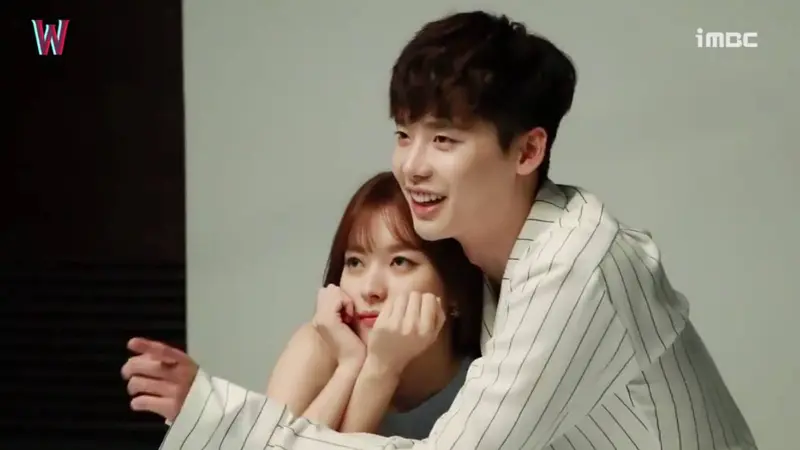 Lee Jong Suk dan Han Hyo Joo