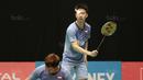 Kevin Sanjaya/Marcus Gideon saat gagal mengembalikan kok ke arah Rian Agung/Hendra Setiawan pada babak kedua Daihatsu Indonesia Master 2018 di Istora Senayan, Kamis (25/1/2018). Kevin/Marcus menang 21-16 23-2.1 (Bola.com/Nick Hanoatubun)