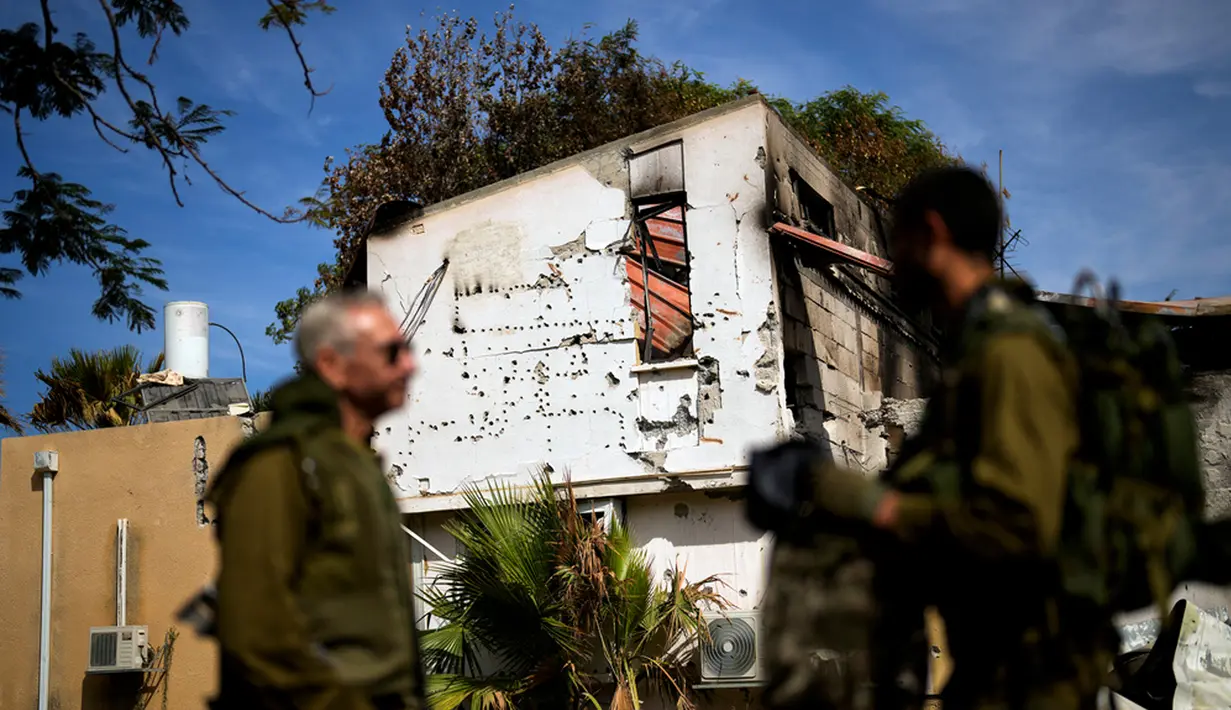 Sedikitnya 20 kota dan desa diserang Hamas dalam 'Operasi Badai Al-Aqsa' pagi hari pada 7 Oktober 2023. (AP Photo/Francisco Seco)