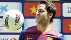 Gelandang baru Barcelona Cesc Fabregas diperkenalkan ke publik di Nou Camp. Fabregas resmi ditransfer dari Arsenal, 15 Agustus 2011, dan dikontrak Barca lima tahun. AFP PHOTO/LLUIS GENE